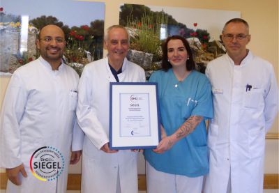 Die Allgemeinchirurgie am Klinikum Halle (Westf.) unter der Leitung von Chefarzt Dr. med. Frank Greinke wurde mit dem Siegel für Qualitätsgesicherte Hernienchirurgie ausgezeichnet.  Diese Auszeichnung von der Deutschen Herniengesellschaft honoriert Klinik