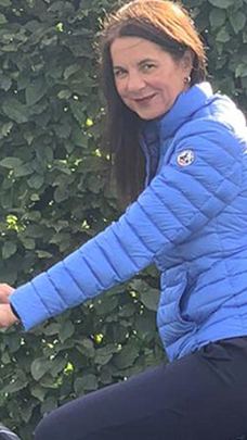 Bild Patientin nach der OP beim Fahrrad fahren