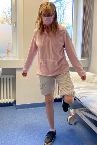Bild Starplatte Ergebnis Patientin macht einen Einbeinstand