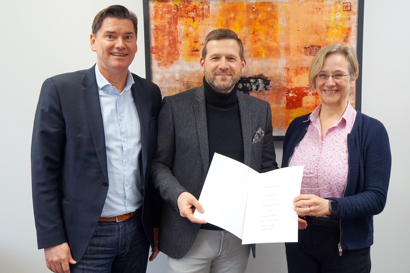 Prof. Binnebösel mit der Berufungsurkunde