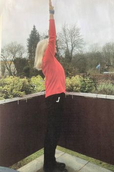 Bild von Patientin nach OP bei einem Gelenkverschleiss Sehnendefekt