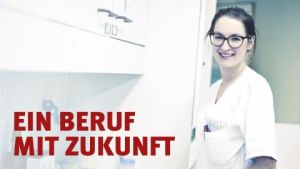 Bild ein Beruf mit Zukunft Lächelnde Mitarbeiterin Bild ein Beruf mit Zukunft Lächelnde Mitarbeiterin