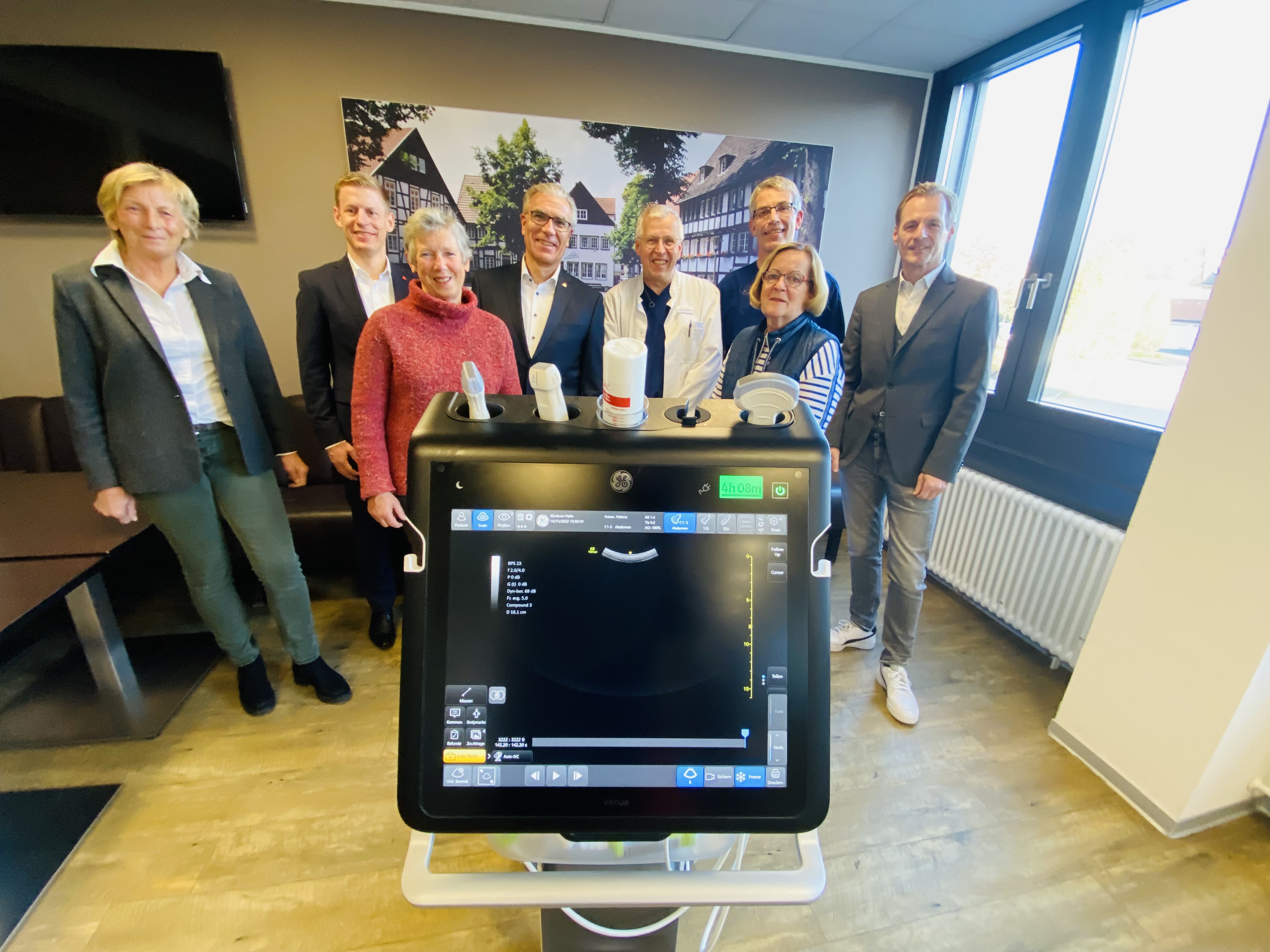 Bild vom Förderverein in Halle mit Sonogerät Bild vom Förderverein in Halle mit Sonogerät